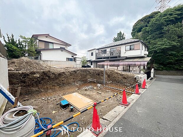 閑静な住宅街の一角、ひと時のくつろぎが生まれ、ゆっくりと愛着が育まれていきます。