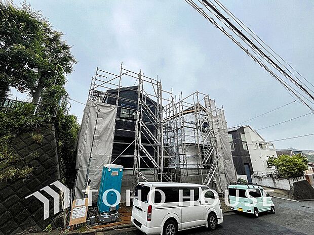爽やかな青空の下に贅沢なほどに降り注ぐ陽光、豊かな居住性と、クオリティが見事に調和した住空間。