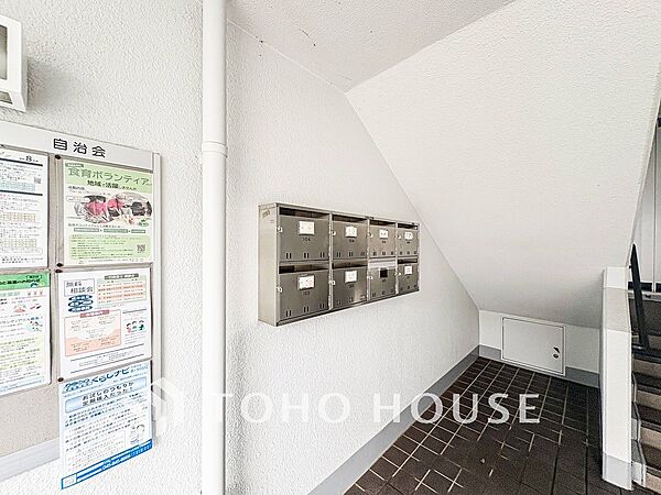 取り出しやすいエントランス内郵便受け。