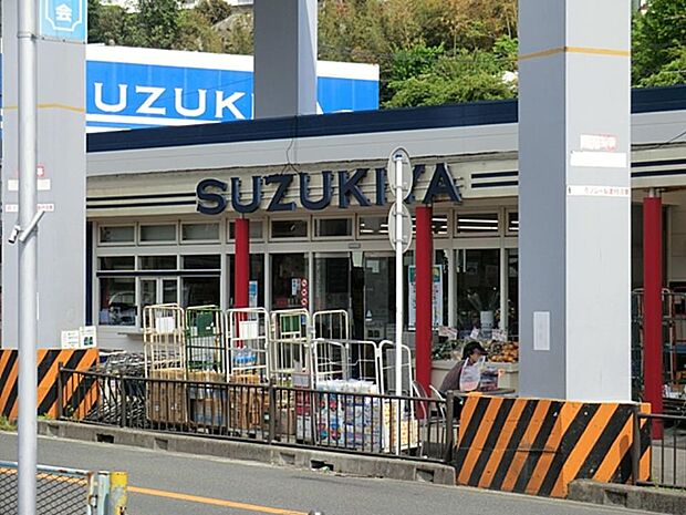 名産品などの珍しいものを お客様の要望に応じて品揃えをしており、地域密着型の店舗を目指しています。
