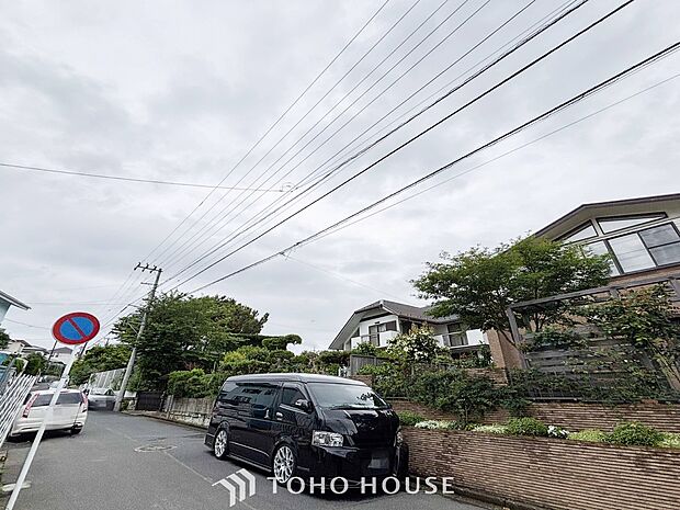 やわらかな陽射しがふりそそぎ、ゆったりした時間が流れる室内。