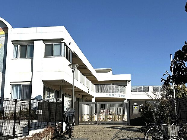 地域のお年寄りの方とのふれあいを通じて、思いやりや尊敬の気持ちを育てています。