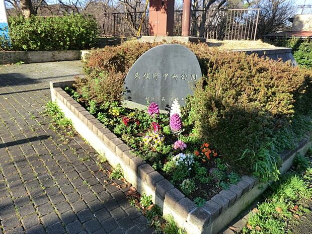 イギリスの民話「ジャックと豆の木」をイメージして作られた公園。テニスやウォーキングができます。