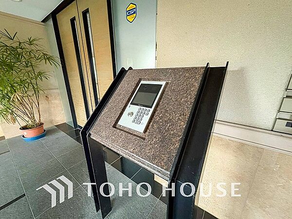 防犯対策の「オートロック」を採用。マンション住人以外の侵入を防ぐために設置しました。