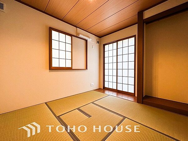 来客時や一息つきたいときなどに利用できる用途多様な空間です。