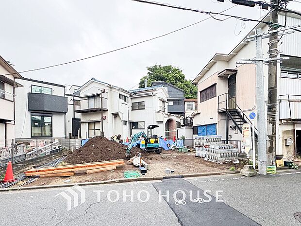 閑静な住宅街の一角、ひと時のくつろぎが生まれ、ゆっくりと愛着が育まれていきます。