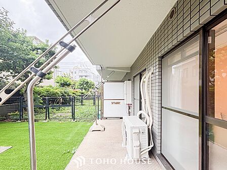心地よい風を肌で感じることのできるバルコニー。