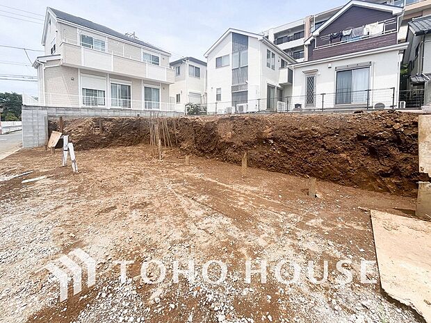閑静な住宅街の一角、ひと時のくつろぎが生まれ、ゆっくりと愛着が育まれていきます。