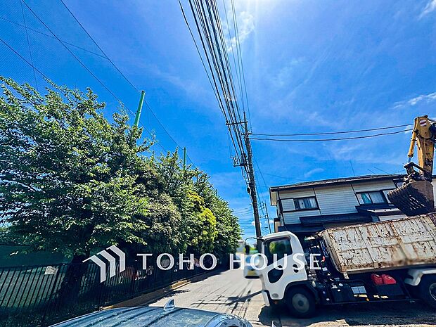 開放的で気持ちの良い眺望と青い空を満喫できます。