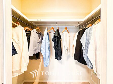 衣類だけでなく大きな荷物も収納でき、お部屋がすっきりします。
