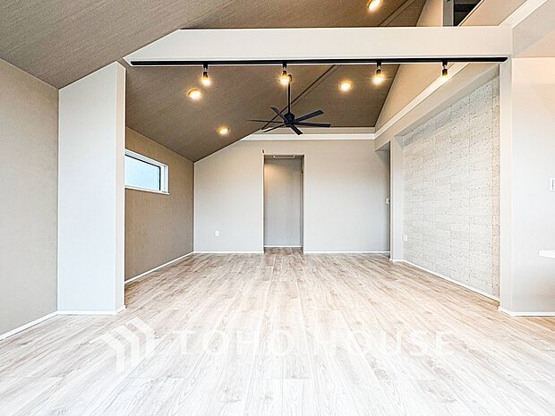 空気感という居心地の良いBGMは、暮らしのステージを彩り、心のやすらぎと満足感を与えてくれます。