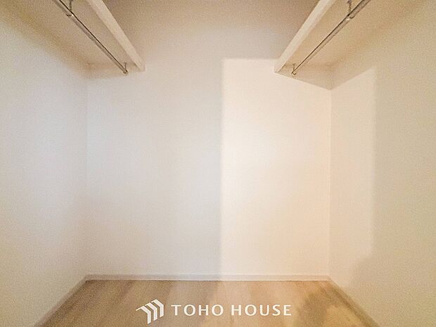 衣類だけでなく大きな荷物も収納でき、お部屋がすっきりします。