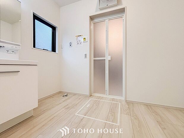 清潔感のあるプライベート空間は、身だしなみチェックや肌のお手入れに最適です。