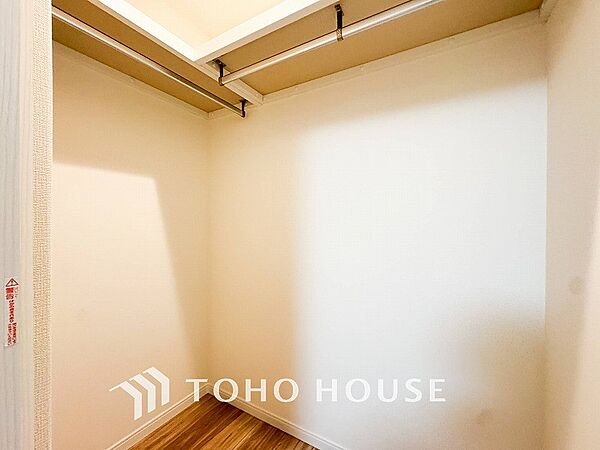 ウォークインクロゼットのある住まいで居住スペースを広く使えます。
