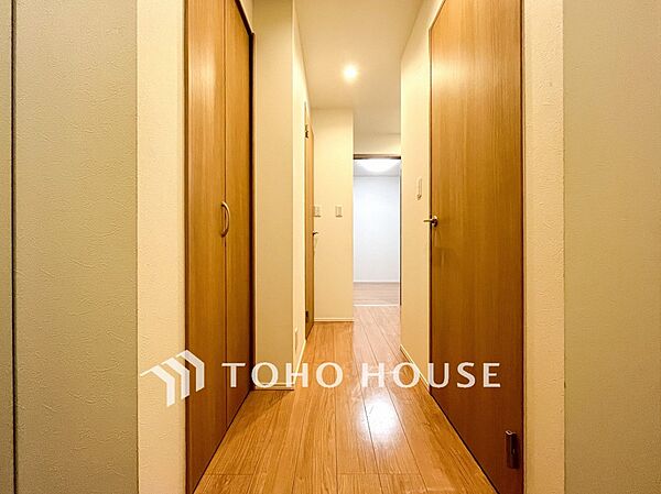 やわらかな陽射しがふりそそぎ、ゆったりした時間が流れる室内。