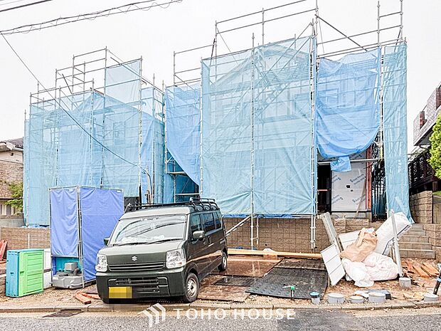 住む人を映し出す洗練された佇まいは、いつまでも輝き続けながらいつしか街の風景に溶け込んでいきます。