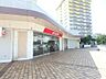 周辺：毎日の食卓を彩る食品とファッション・暮らしを支える品々が揃います。