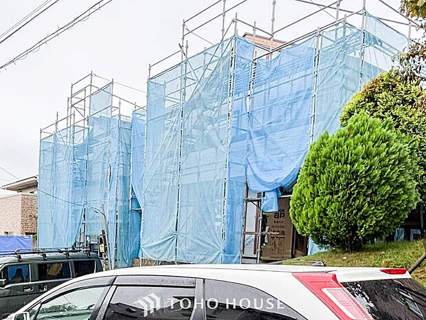 風を感じ解放感あふれる光に満ちた住まい。