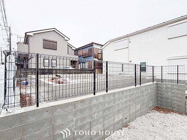 閑静な住宅街の一角、ひと時のくつろぎが生まれ、ゆっくりと愛着が育まれていきます。