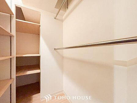 衣類だけでなく大きな荷物も収納でき、お部屋がすっきりします。