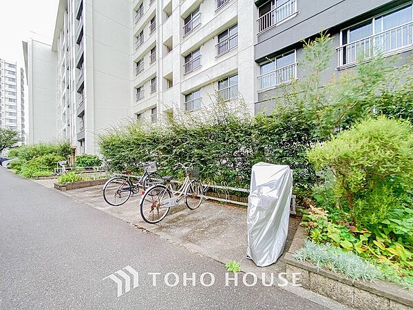 敷地内に駐輪スペースがございます。
