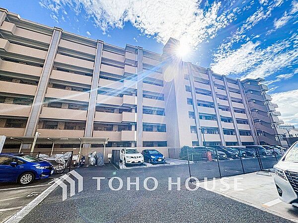 時代の流れに惑わされないシックなカラートーンで街並みに溶け込む外観。