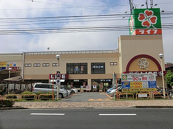 店内が広くて品揃えが豊富。駐車場もありまとめ買いにも便利です。地域に根付いたお店です。