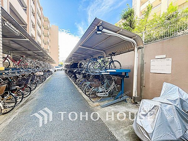 敷地内に駐輪スペースがございます。