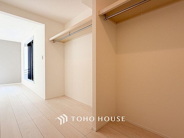 衣類だけでなく大きな荷物も収納でき、お部屋がすっきりします。