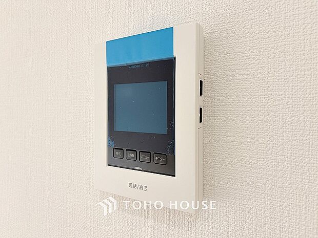 誰が来てもわかる様にモニター付きインターホンを設置。