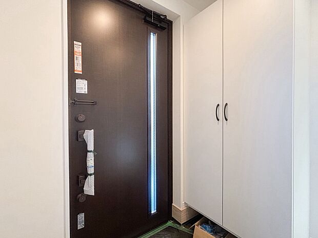 居住者の帰り、訪れる方を優しく迎えてくれる開放感のある玄関。