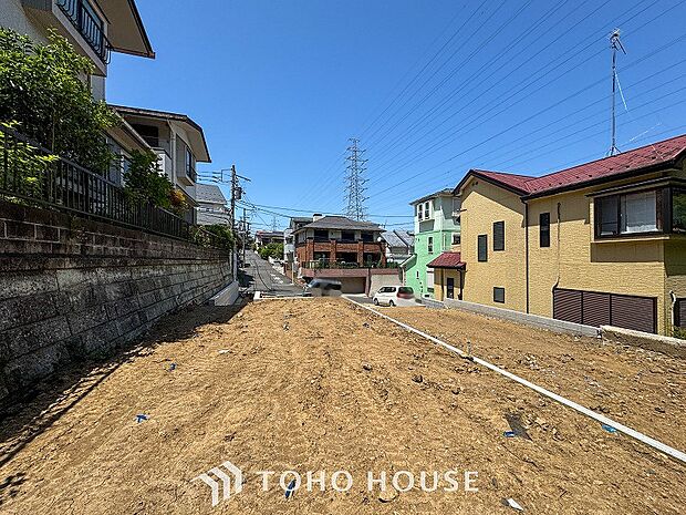 閑静な住宅街の一角、ひと時のくつろぎが生まれ、ゆっくりと愛着が育まれていきます。