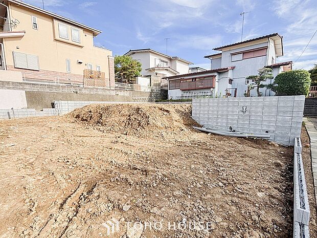 閑静な住宅街の一角、ひと時のくつろぎが生まれ、ゆっくりと愛着が育まれていきます。