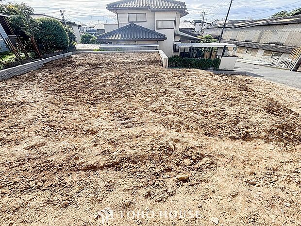 住む人を映し出す洗練された佇まいは、いつまでも輝き続けながらいつしか街の風景に溶け込んでいきます。