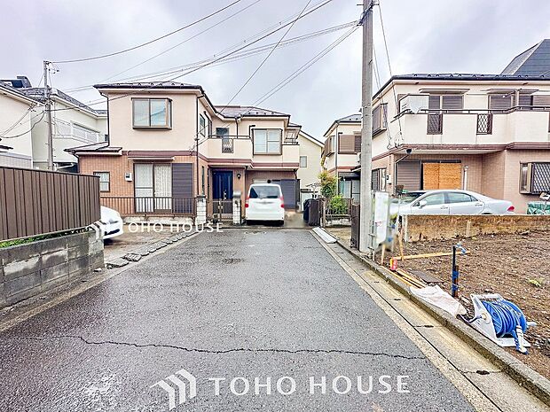 前面道路含む現地写真『快適』は「家」と「街」と「環境」が調和した時に訪れるだと改めて感じさせてくれます。