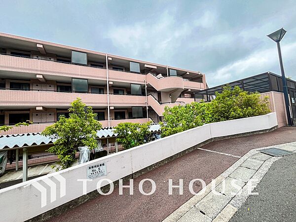 時代の流れに惑わされないシックなカラートーンで街並みに溶け込む外観。