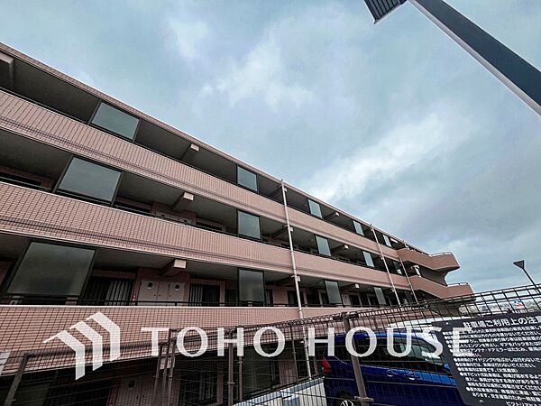 閑静な住宅街の一角、ひと時のくつろぎが生まれ、ゆっくりと愛着が育まれていきます。