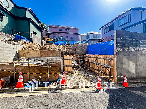 閑静な住宅街の一角、ひと時のくつろぎが生まれ、ゆっくりと愛着が育まれていきます。