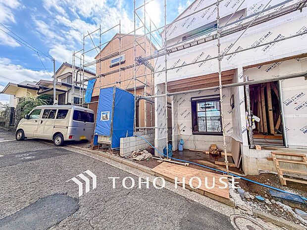 爽やかな青空の下に贅沢なほどに降り注ぐ陽光、豊かな居住性と、クオリティが見事に調和した住空間。