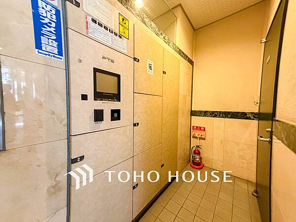 普段留守がちなご家族にも安心な宅配ボックスを完備。