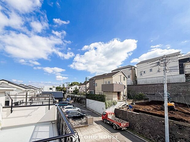 豊かな眺望にふさわしい空間には、通風・採光にも優れ、心地よい光と風があふれています。