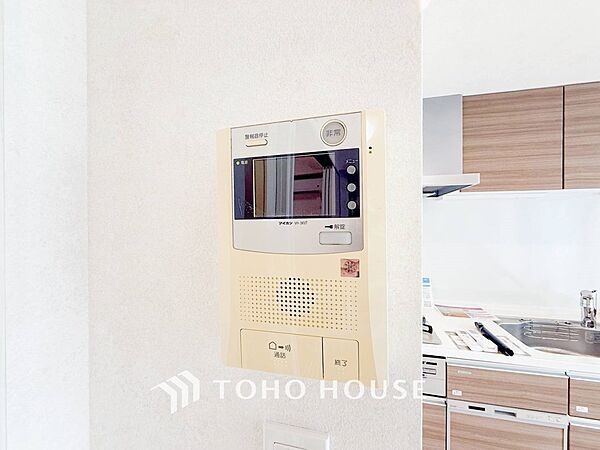 誰が来てもわかる様にモニター付きインターホンを設置。快適と安らぎを合わせた優しい設計。