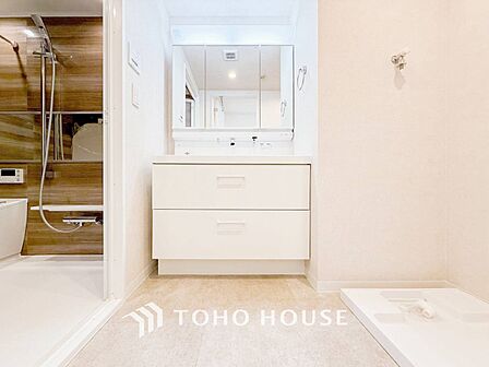 清潔感のあるプライベート空間は、身だしなみチェックや肌のお手入れに最適です。