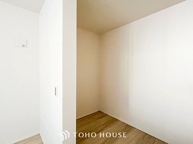 ウォークインクロゼットのある住まいで居住スペースを広く使えます。