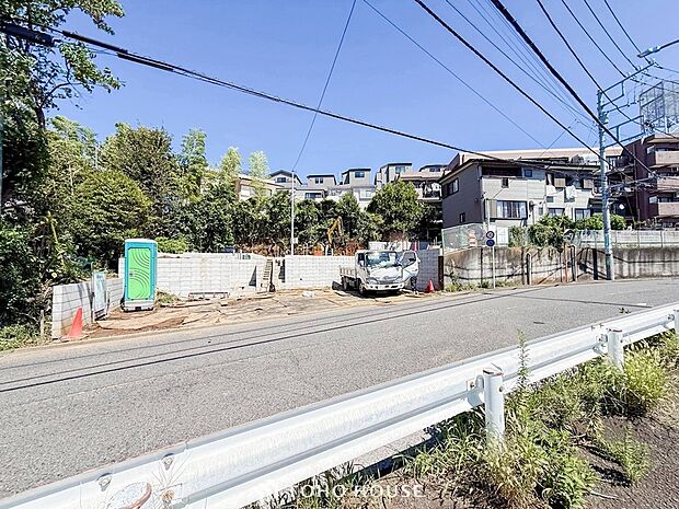 閑静な住宅街の一角、ひと時のくつろぎが生まれ、ゆっくりと愛着が育まれていきます。
