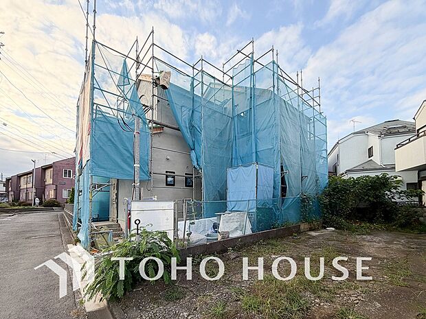 閑静な住宅街の一角、ひと時のくつろぎが生まれ、ゆっくりと愛着が育まれていきます。