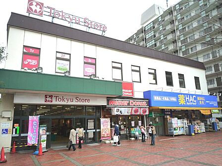 100円ショップDAISOやHACが併設しており、お仕事帰りのお買い物にも便利です。