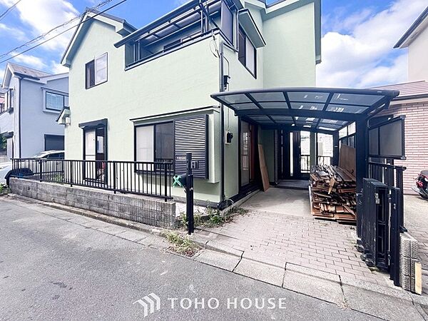 閑静な住宅街の一角、ひと時のくつろぎが生まれ、ゆっくりと愛着が育まれていきます。