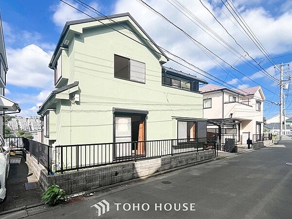 住む人を映し出す洗練された佇まいは、いつまでも輝き続けながらいつしか街の風景に溶け込んでいきます。