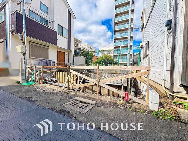 住む人を映し出す洗練された佇まいは、いつまでも輝き続けながらいつしか街の風景に溶け込んでいきます。